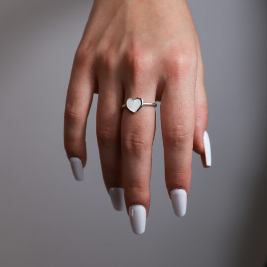 Anello Cuore Con Smalto Bianco