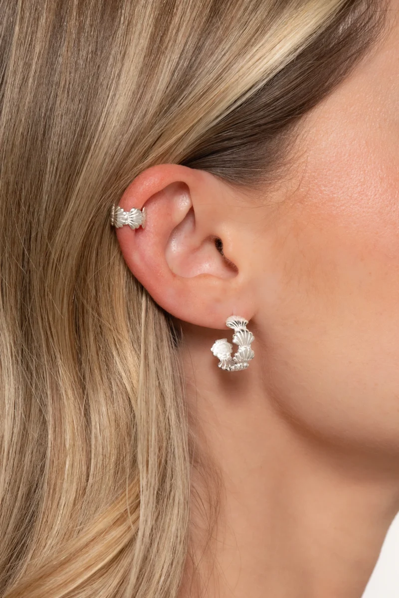 Orecchini e ear cuff con conchiglie in argento 925 – Collezione estiva Conchiglie Dalia Gioielli